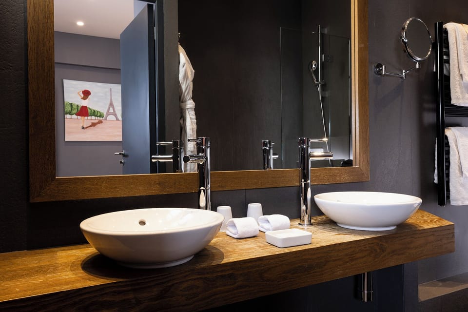 Superior Double Room | Hypo-allergenic bedding, pillowtop beds, minibar, in-room safe