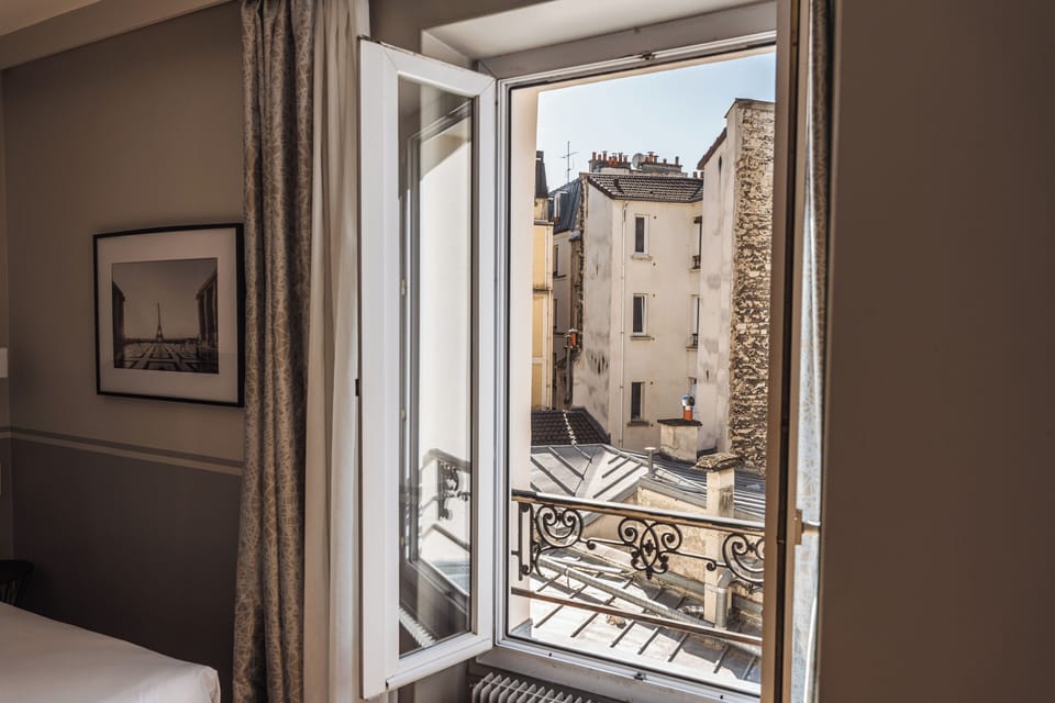 Superior Double or Twin Room | In-room safe, desk, soundproofing, iron/ironing board