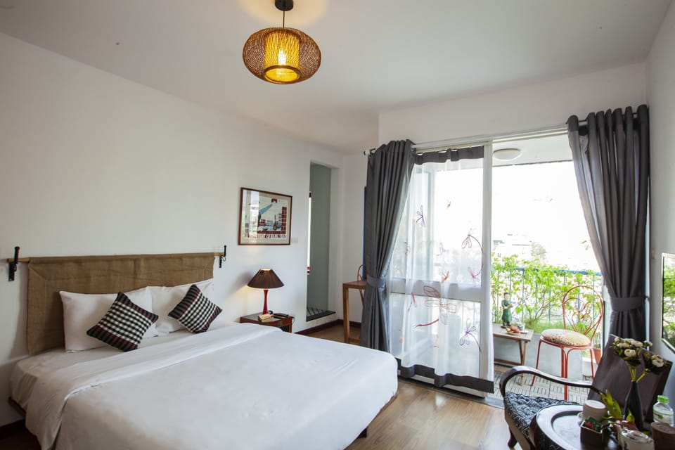 Room (Ginger) | Minibar, in-room safe, desk, blackout drapes