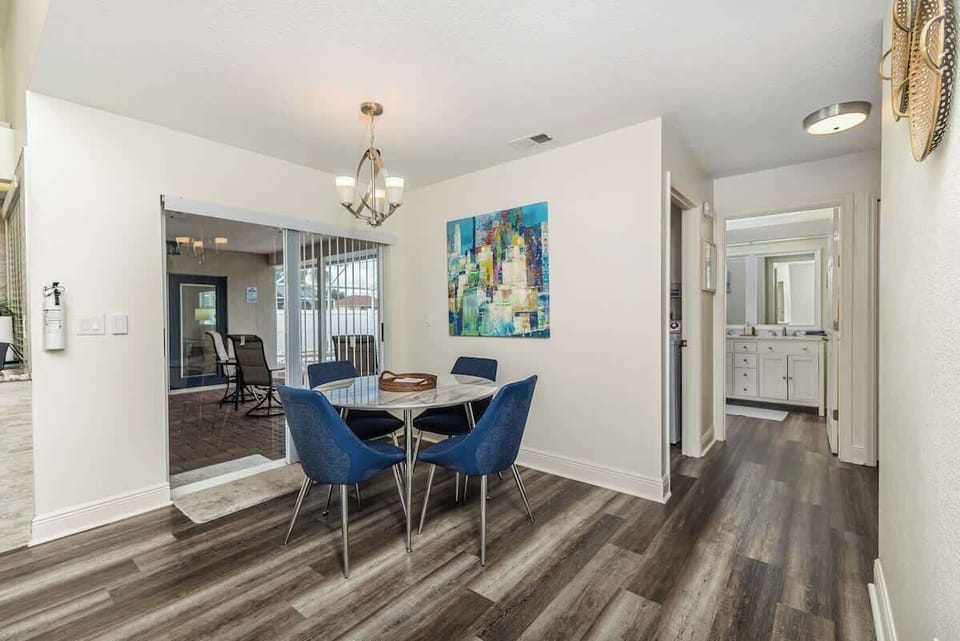 The secondary dining room comfortably seats 4 people, with additional seating for 2 at the bar. This setup offers flexibility and convenience for both dining and casual gatherings.