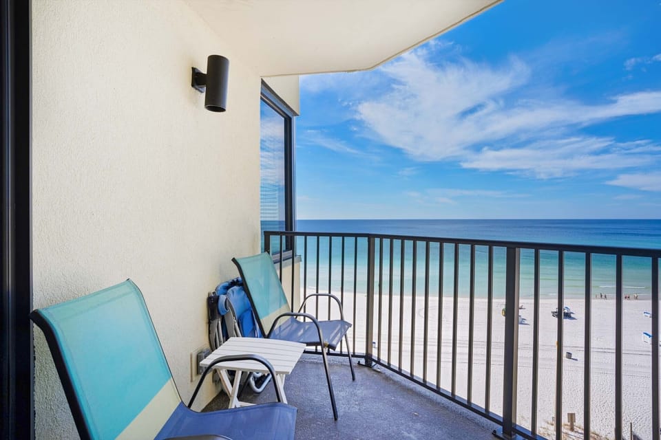 Sunbird 810E balcony seating
