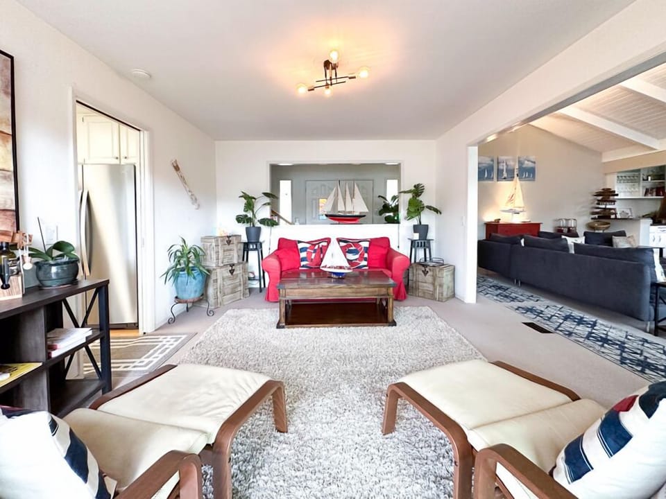 Airy living space w/ comfy seating & large windows