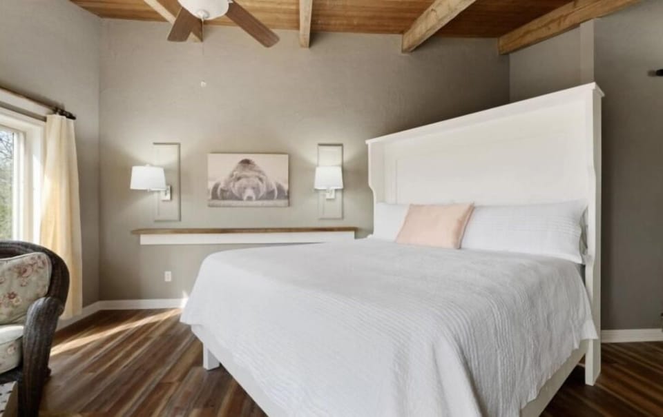 Treehouse/Bedroom 1
