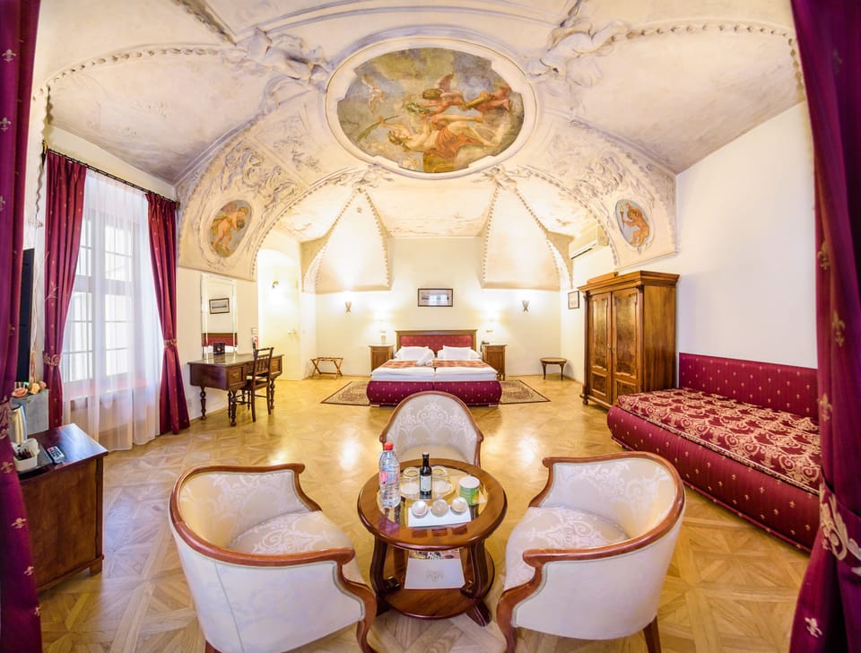Junior Suite | Living area | Flat-screen TV