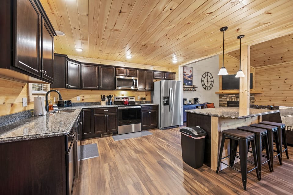 Fully equipped kitchen, granite counters, stainless appliances, island seating!