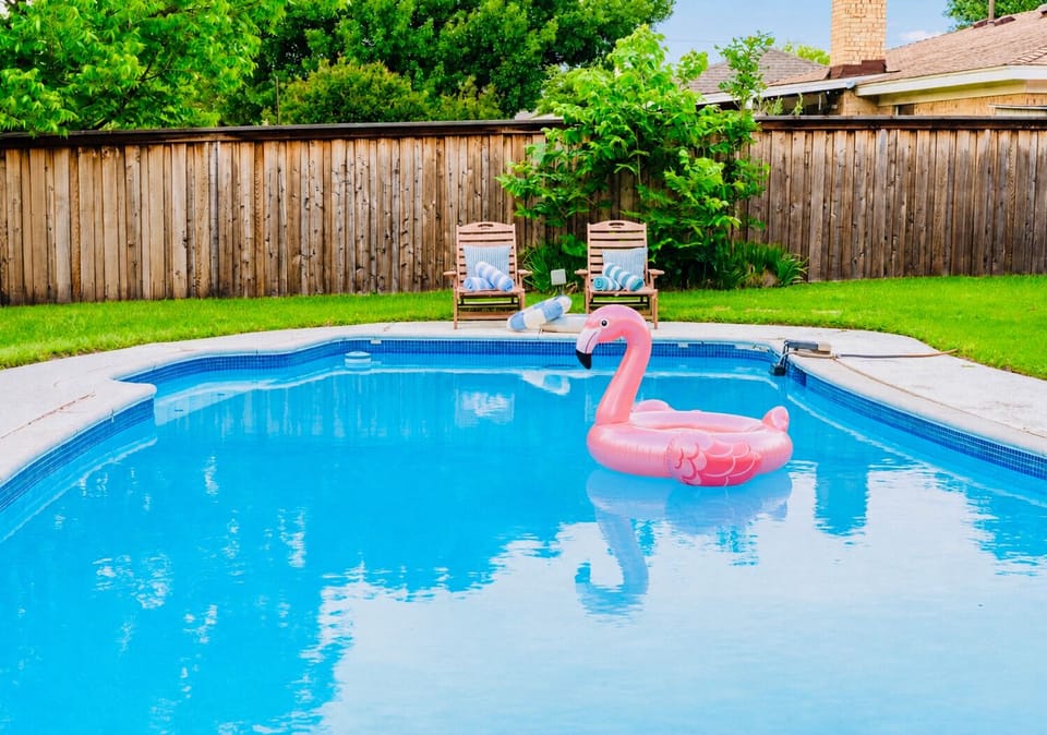 Huge pool, 9 ft. at deepest end