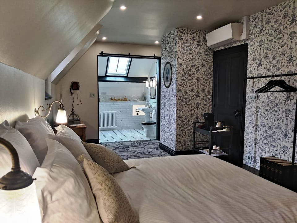 Premium Double Room | Premium bedding, memory foam beds, in-room safe, individually decorated