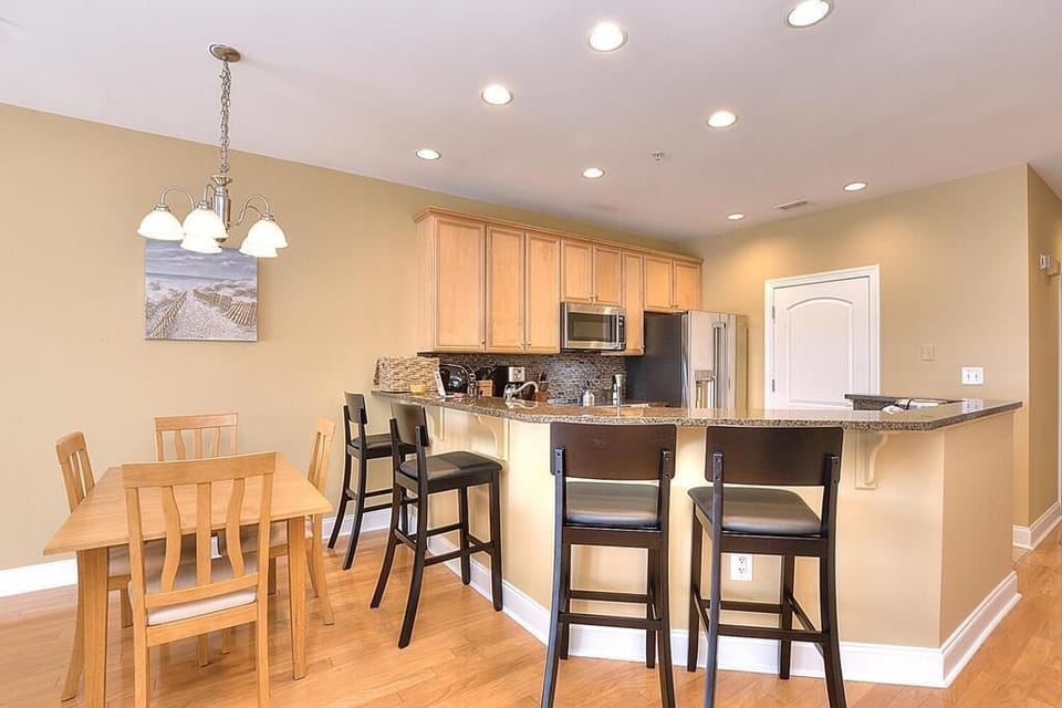 Dining Area
15 GW 6.2022