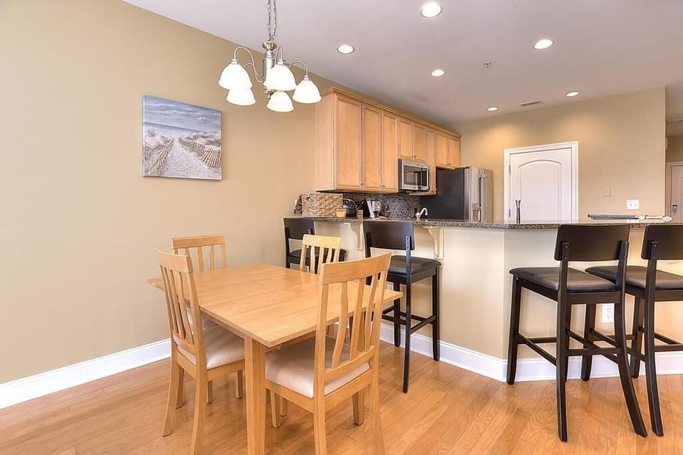 Dining Area
GW 6.2022
