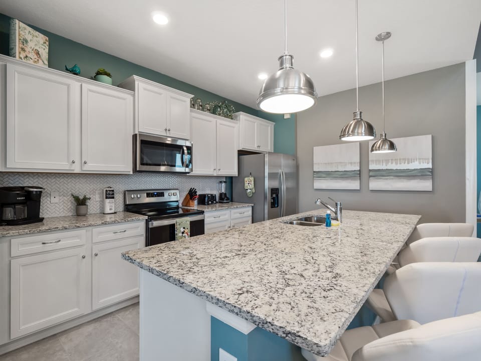 Spacious Downstairs Living Area with Full Size Kitchen and Barstool Seating