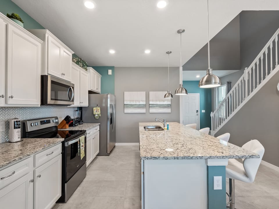 Spacious Downstairs Living Area with Full Size Kitchen and Barstool Seating