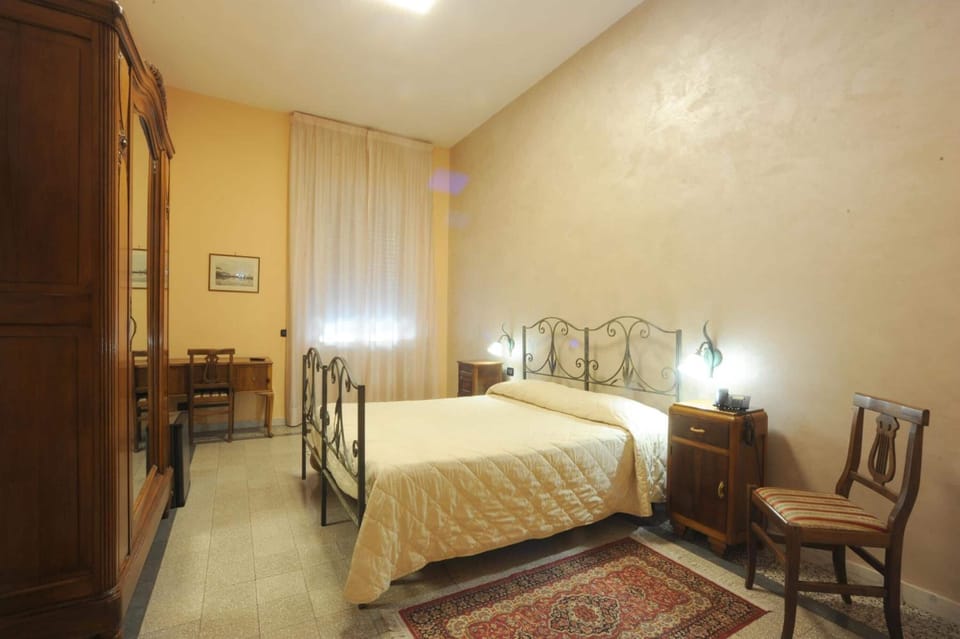 Desk, free cribs/infant beds, rollaway beds, free WiFi