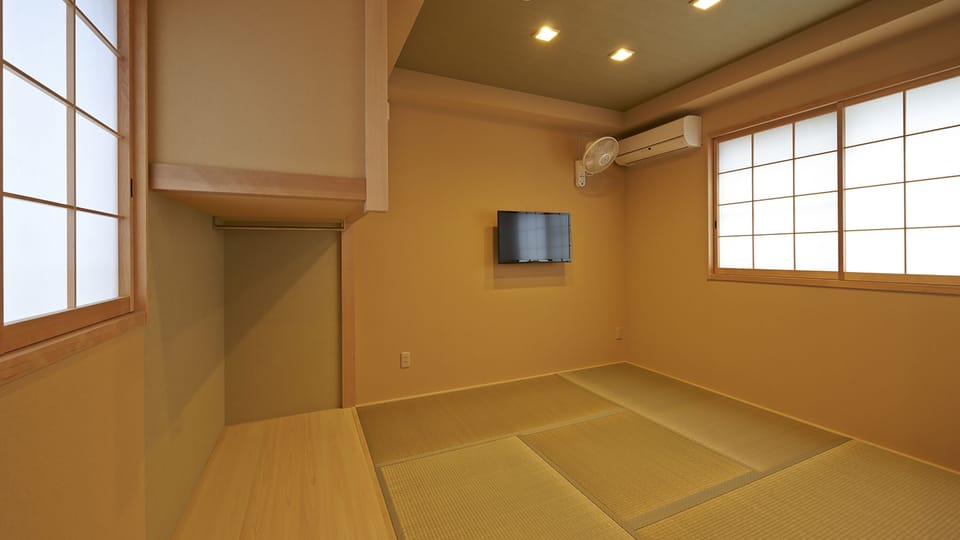 Traditional Twin with Bath | Blackout drapes, iron/ironing board, free WiFi, bed sheets