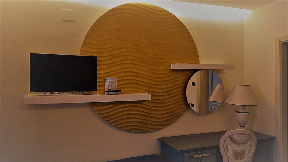 Triple Room | Hypo-allergenic bedding available, minibar, in-room safe, desk