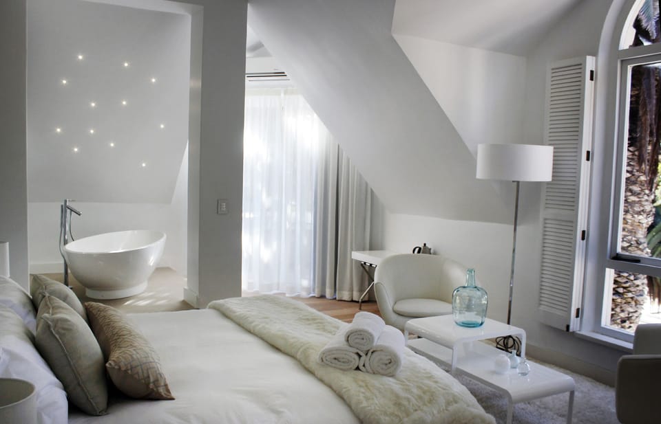 Junior Suite | Minibar, in-room safe, iron/ironing board (on request), WiFi (free)