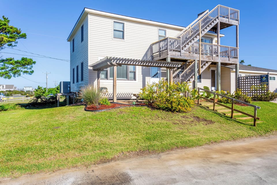 Only a two-minute walk from the water, this 4 Bedroom, 4.5 Bath Duplex is the perfect place for your idyllic beach retreat.