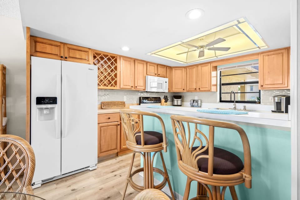 Breakfast bar / kitchen