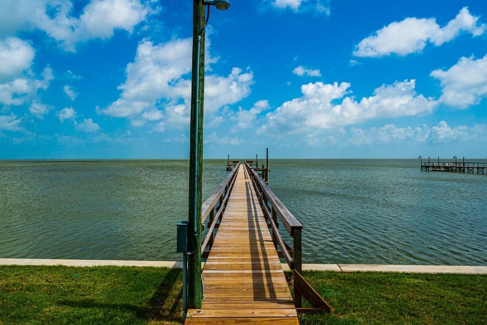 Condo (2 Bedrooms) | Property amenity