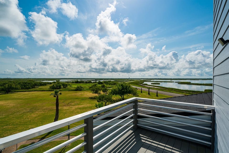 Condo (2 Bedrooms) | Property amenity