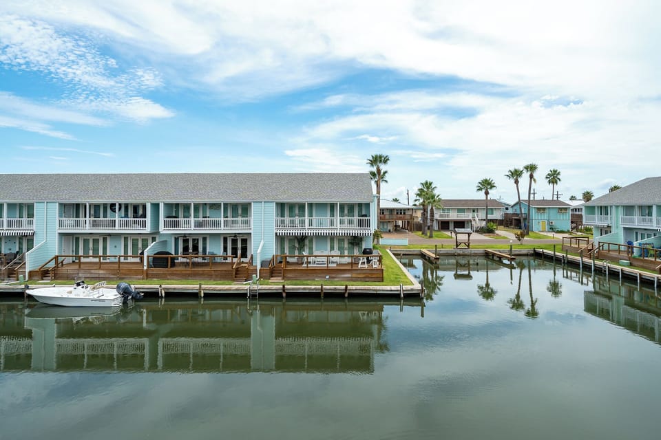 Condo (2 Bedrooms) | Property amenity