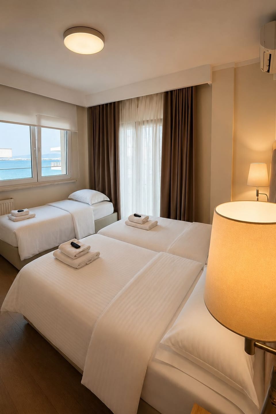 Triple Room | In-room safe, iron/ironing board, free WiFi, bed sheets