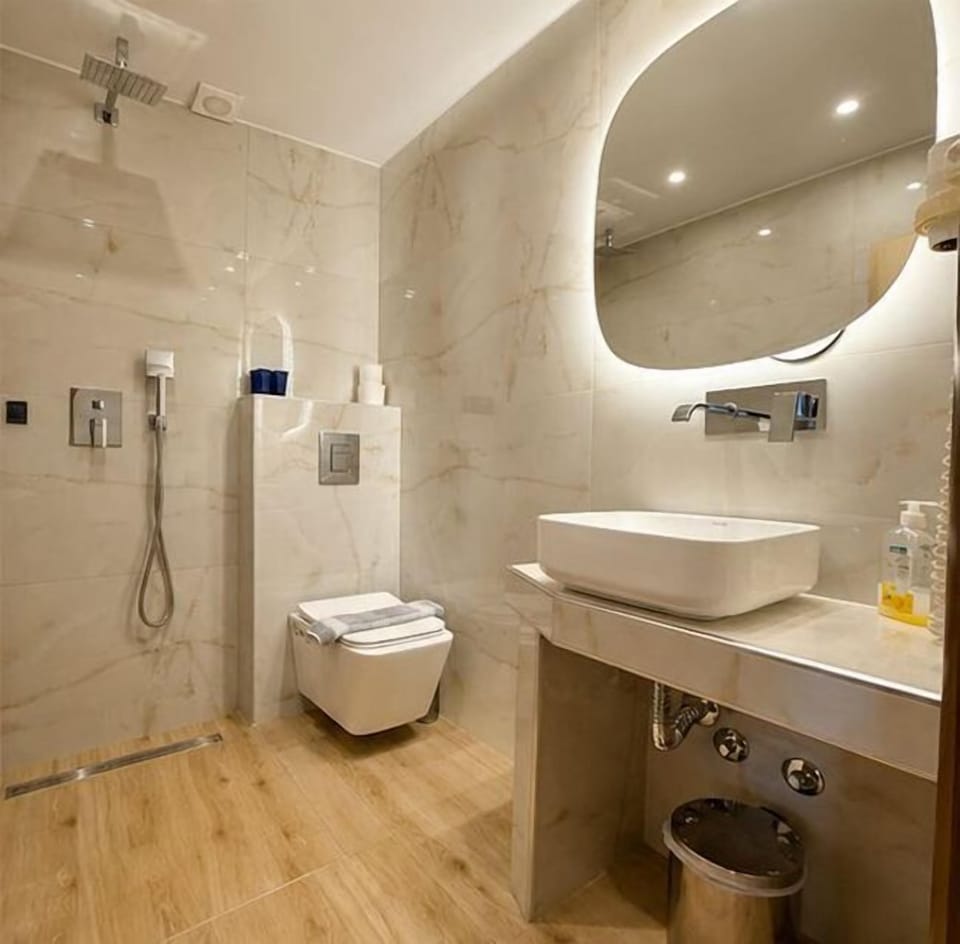 Quadruple Room | Bathroom | Hair dryer, slippers, towels, shampoo