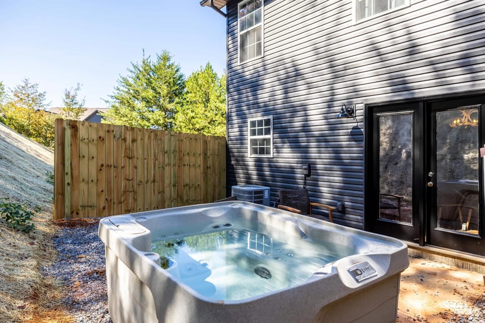 And escape the hustle and bustle of everyday life and immerse yourself in ultimate relaxation. Our private hot tub is definitely the perfect sanctuary to rejuvenate your mind, body, and soul. ‍️