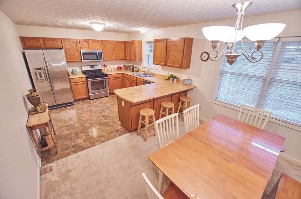 Kitchen/dining 