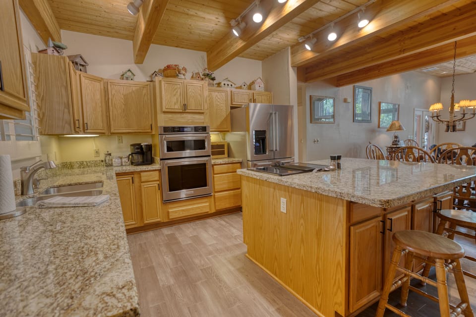 Gourmet kitchen 