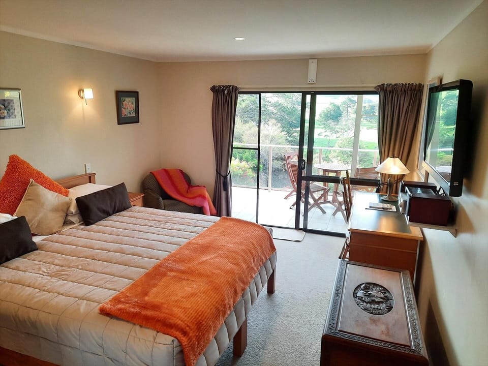 1 bedroom, iron/ironing board, internet, bed sheets