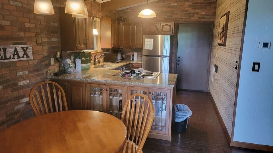 Kitchen, well equipped kitchen.   Replace pic