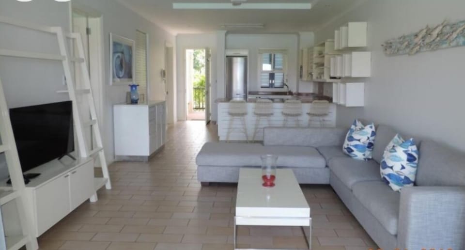 Family Apartment | Living area | Flat-screen TV