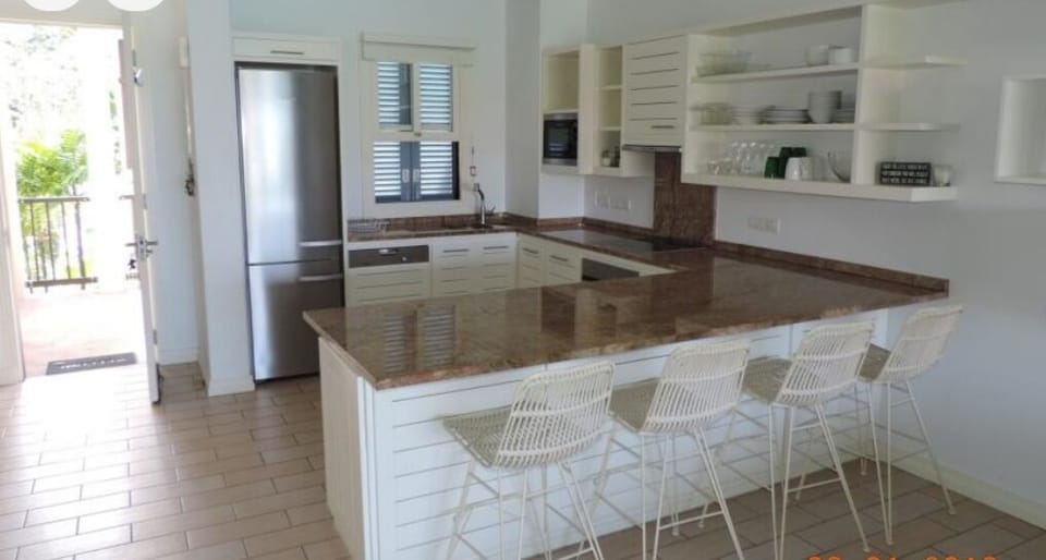 Family Apartment | Private kitchen | Full-size fridge, microwave, oven, stovetop