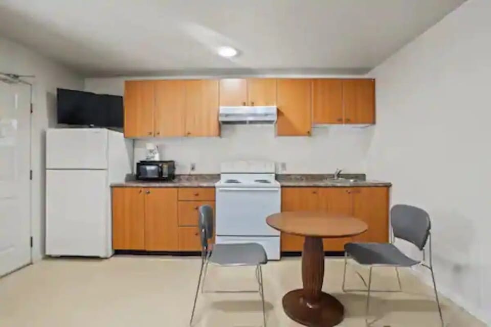 Standard Room | Private kitchen | Coffee/tea maker