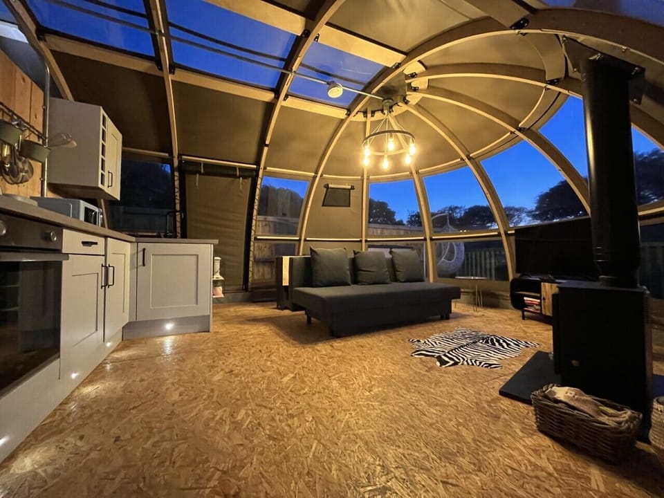 Luxury Tent, Hot Tub ((Max 2 Adults, 2 Child)) | Private kitchen