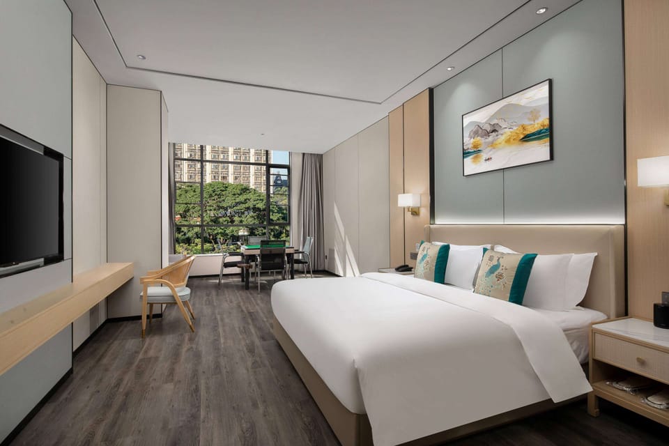 Superior Room, 1 King Bed, Non Smoking | Iron/ironing board, WiFi (free), bed sheets