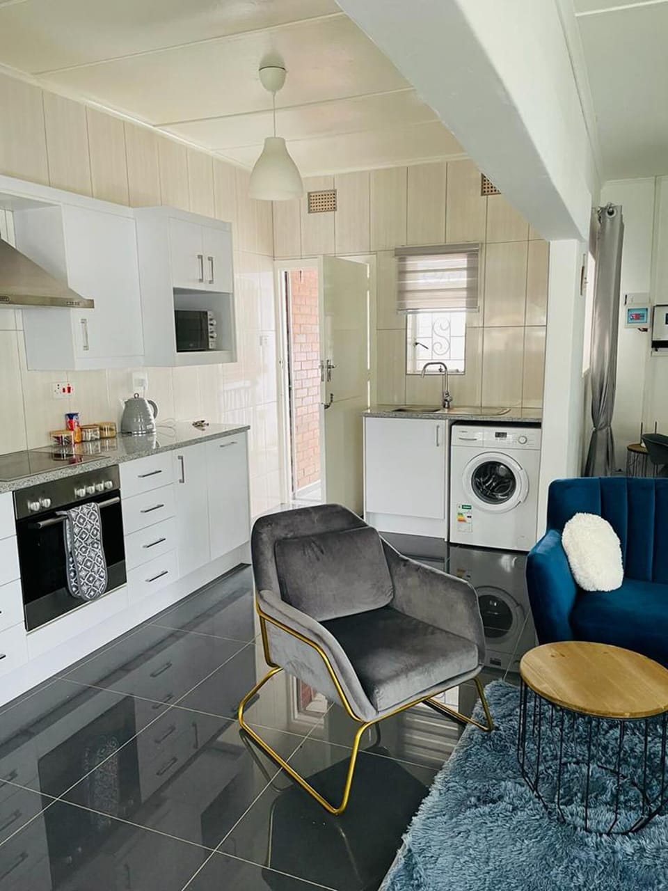 House | Private kitchen | Fridge, microwave, oven, stovetop