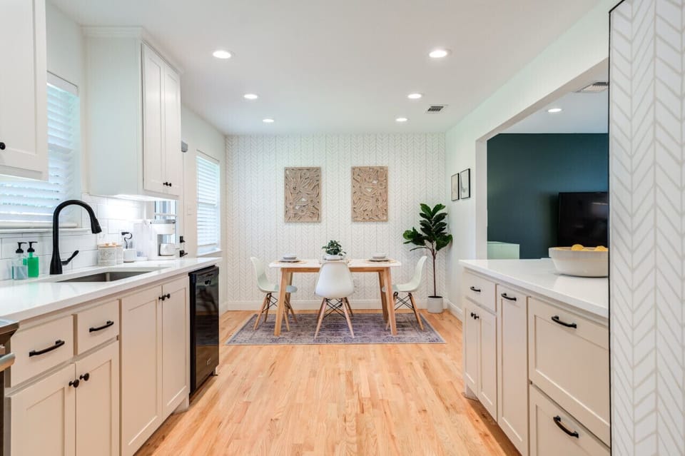 Hendrix House - 2BR/2BA - Dog Friendly - Kitchen