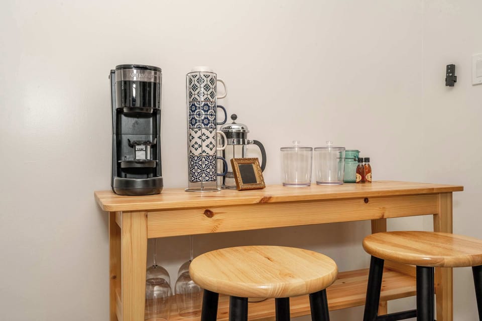 Condo, 1 Queen Bed, Kitchen | Dining