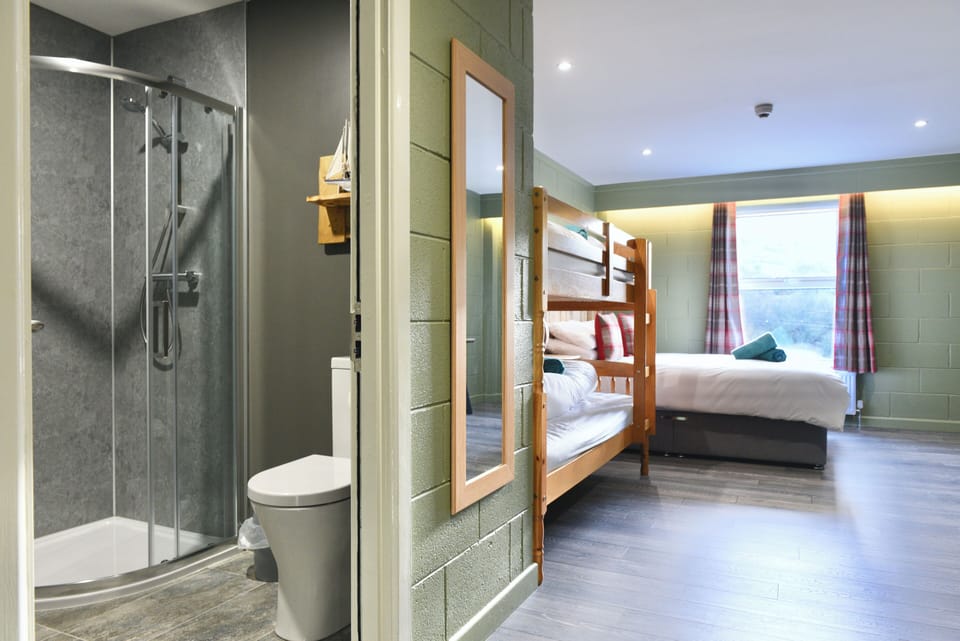 Family Quadruple Room | Iron/ironing board, bed sheets