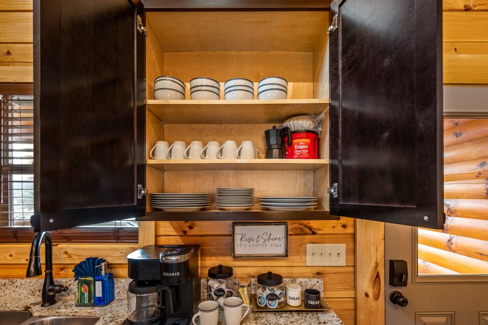 Fully Functional Kitchen - Enjoy Coffee station, Tea Kettle n more