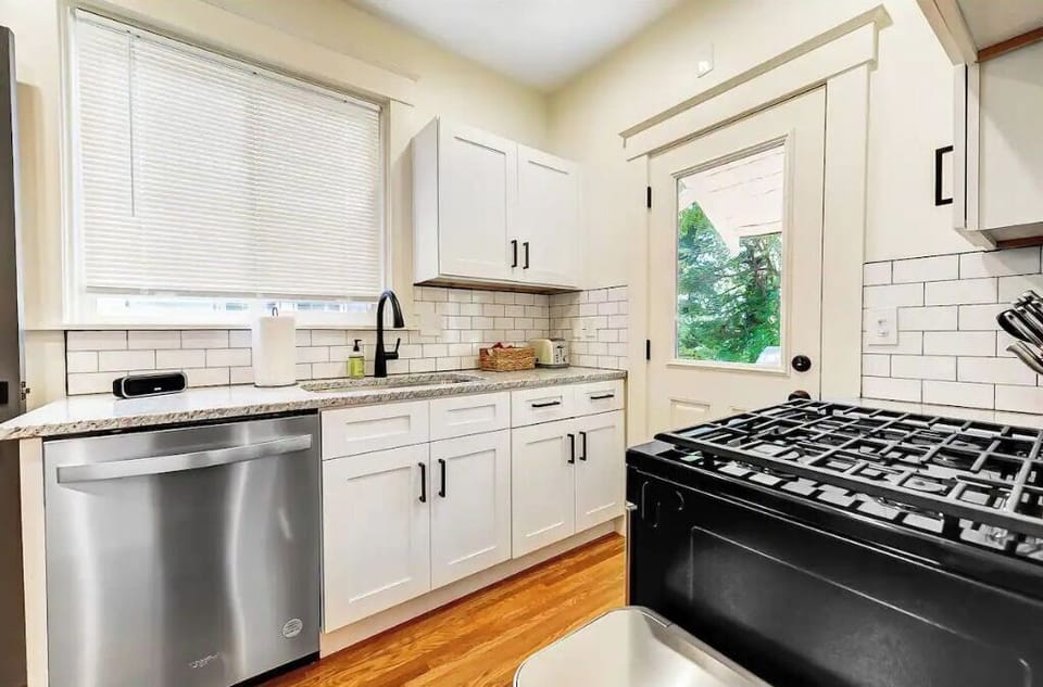Fully renovated kitchen 