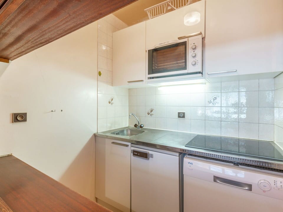 Cabinetry, Countertop, Property, Furniture, Kitchen Appliance, Kitchen, Kitchen Stove, Wood, Home Appliance, Interior Design