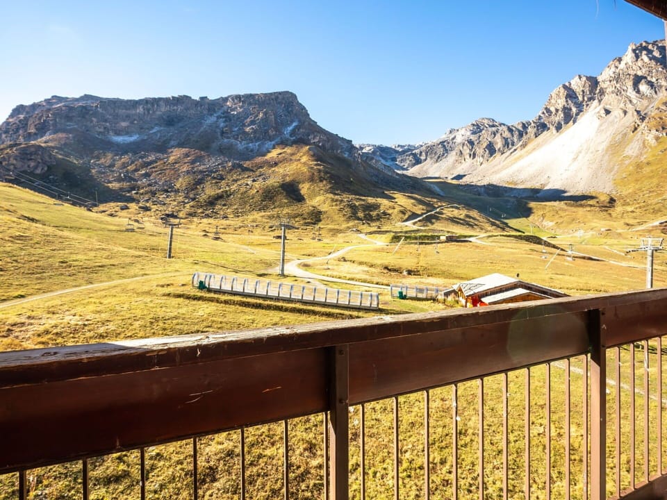 Sky, Mountain, Ecoregion, Leaf, Natural Landscape, Fence, Slope, Wood, Sunlight, Grass