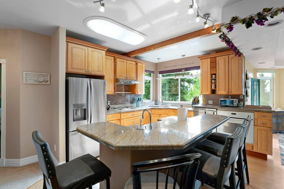 Well equipped kitchen