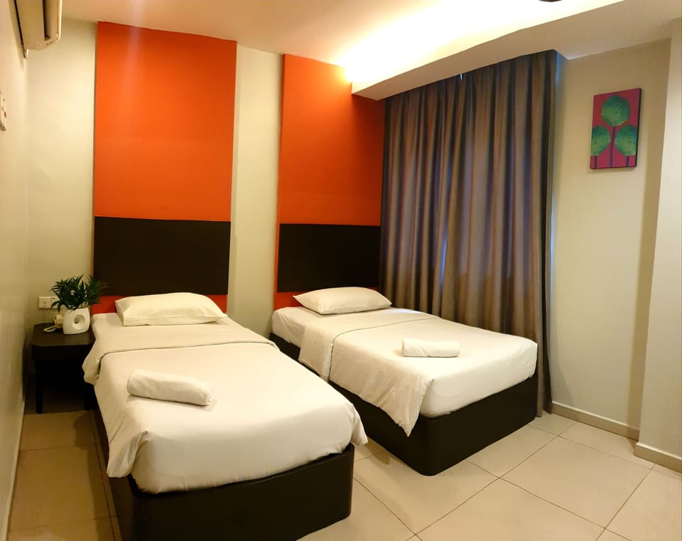 Standard Room | Hypo-allergenic bedding, memory foam beds, individually furnished, desk