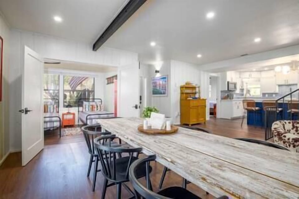 Dining Room with Seating for 8