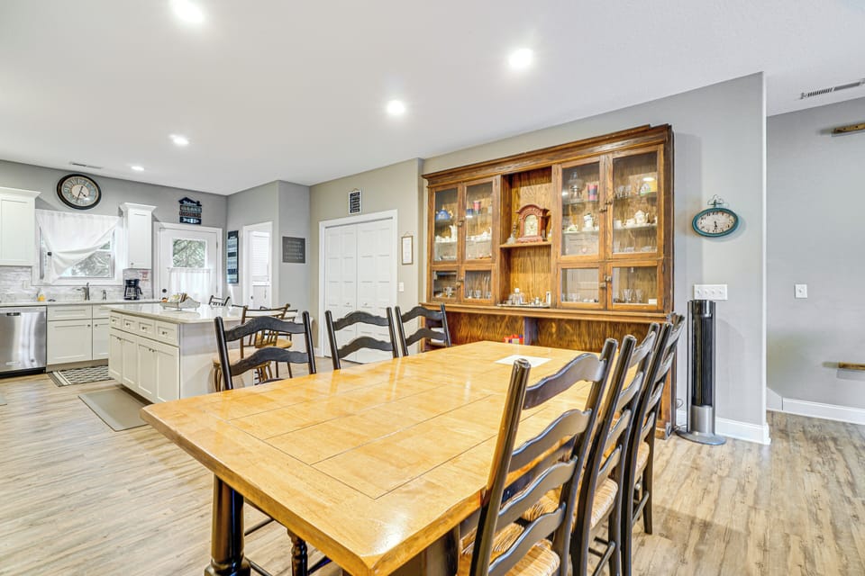 Dining Table | Dishware & Flatware | 1st Floor