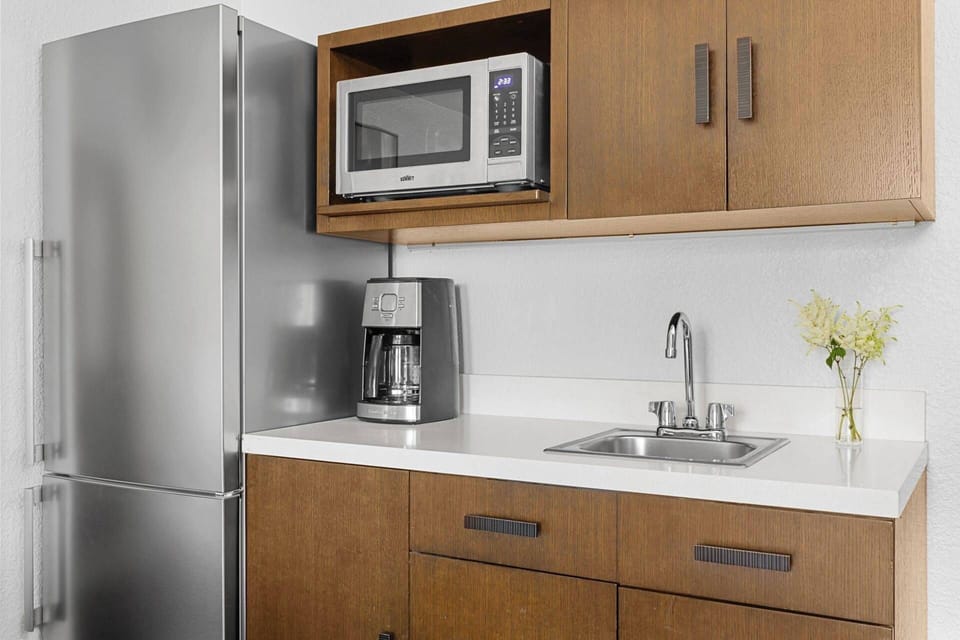 Well-equipped kitchenette in the guest bedroom