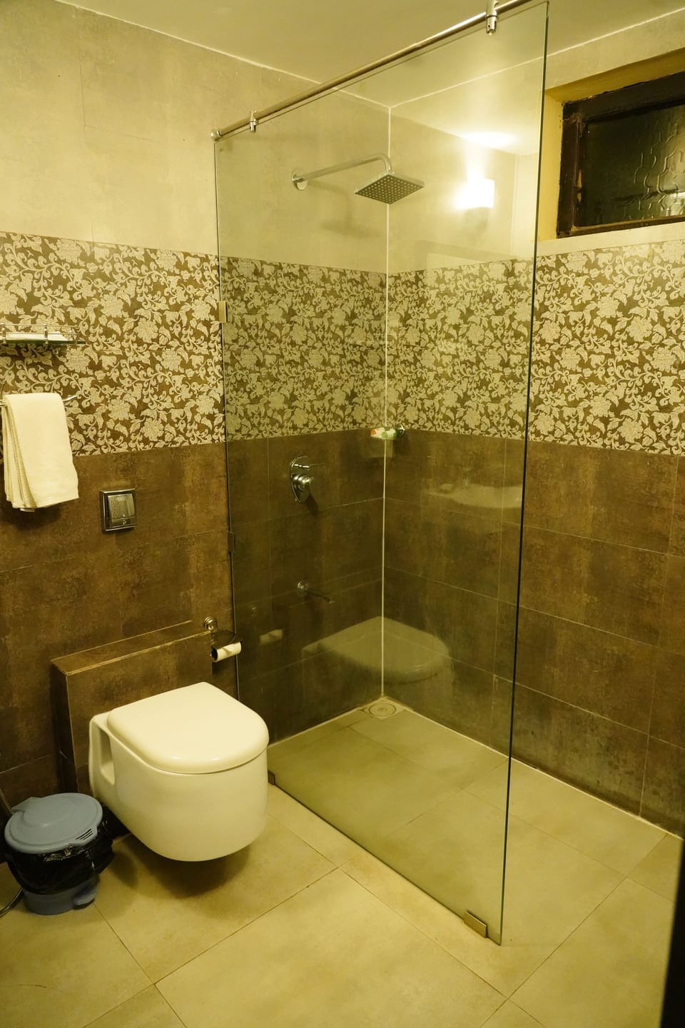 Heritage Huts | Bathroom | Free toiletries, hair dryer, bathrobes, towels